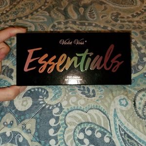 Violet voss- essentials pro series pallet
